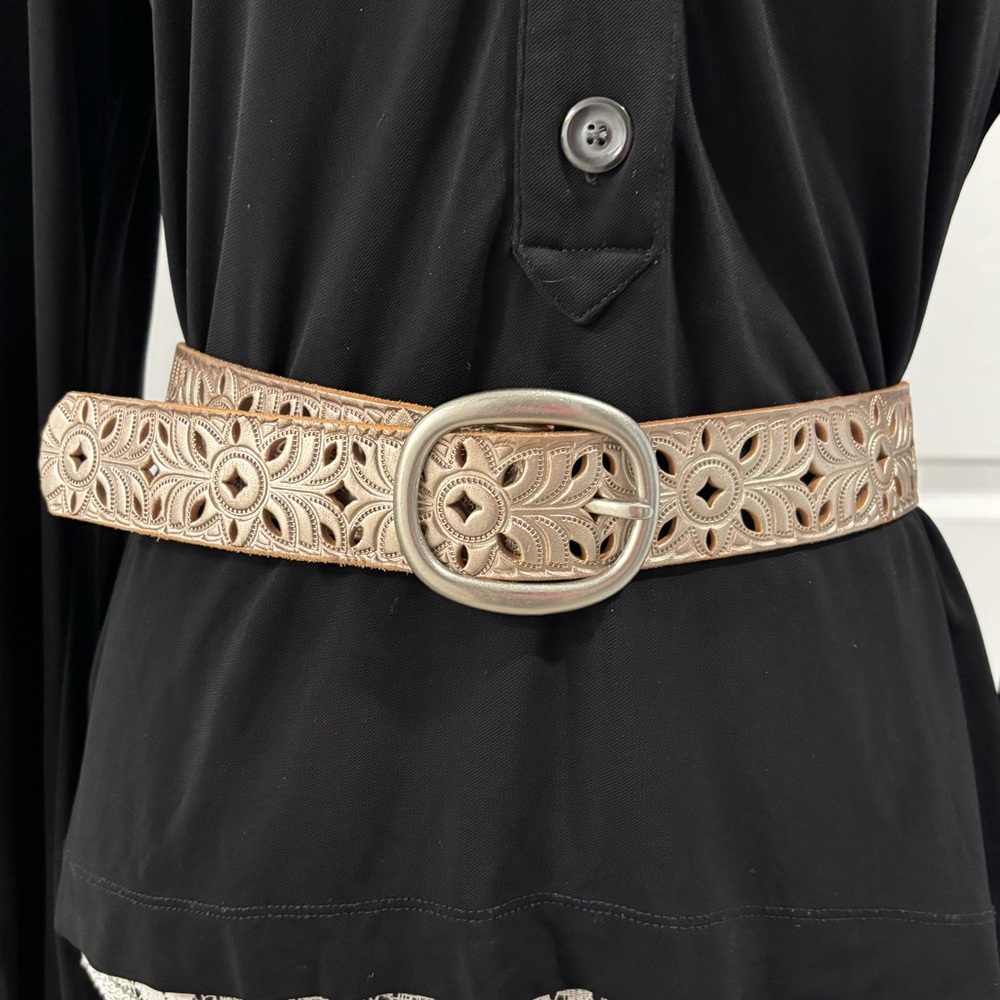 Fossil Leather BOHO Cutout Belt Metallic Champagne 26-34" Oval Silver Buckle